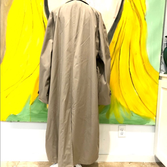 London Fog Men’s tan trench coat - Picture 5 of 9